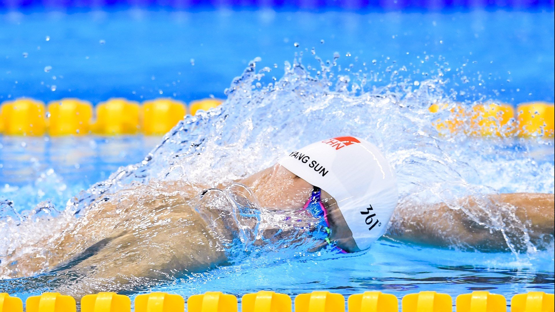 羽毛球少年身高限制赛 只看技术不看身材